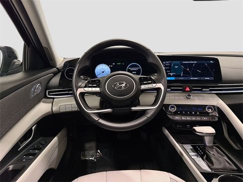 Used 2023 Hyundai Elantra Limited image 24