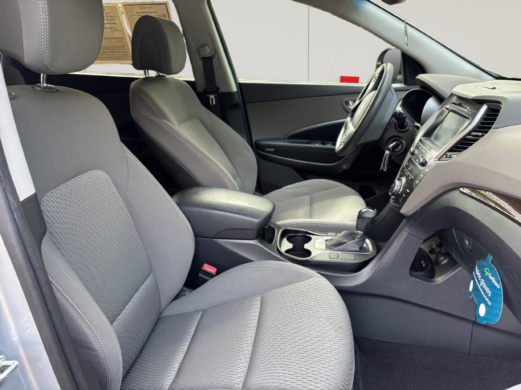Used 2017 Hyundai Santa Fe SE FWD image 16