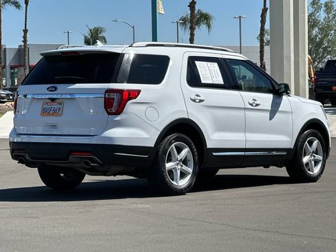 Used 2018 Ford Explorer XLT w/ Equipment Group 202A FWD image 3