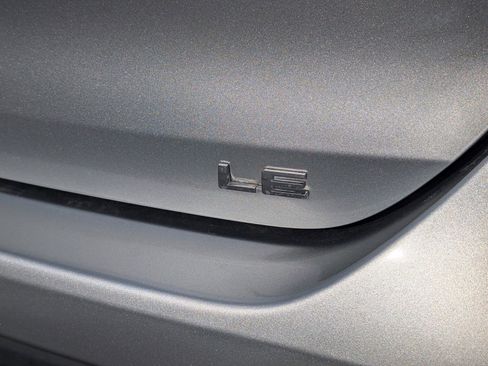 Used 2022 Toyota Highlander LE image 10