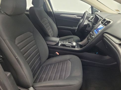 Used 2020 Ford Fusion SE image 21