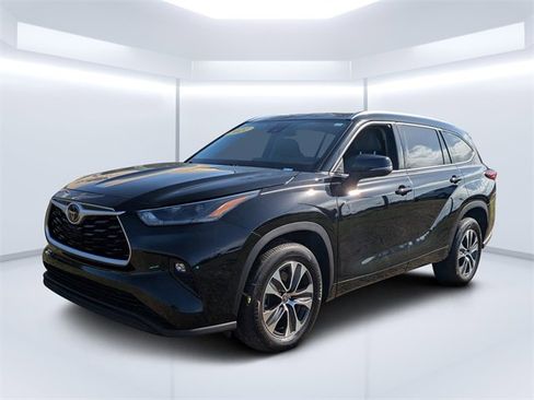 Used 2021 Toyota Highlander XLE image 7