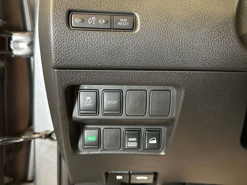 Used 2016 Nissan Rogue SV AWD/4WD image 18