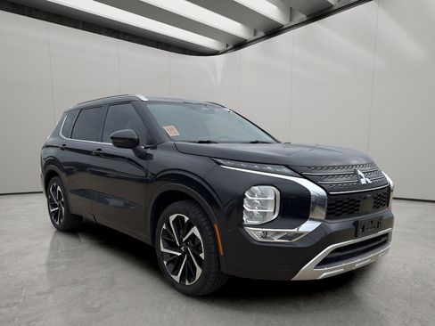Used 2023 Mitsubishi Outlander SE image 7