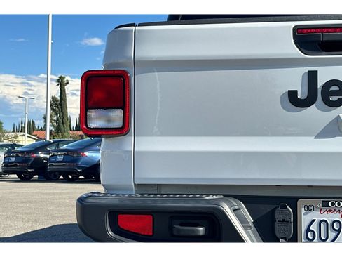 Used 2022 Jeep Gladiator Sport AWD/4WD image 49