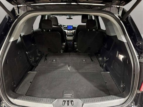 Used 2022 Ford Explorer XLT w/ Equipment Group 202A image 28