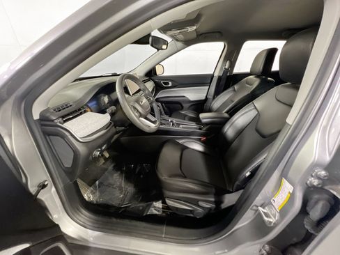 Used 2022 Jeep Compass Latitude AWD/4WD image 19