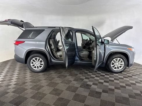 Used 2019 Chevrolet Traverse LT FWD image 16