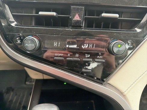 Used 2022 Toyota Camry XLE image 26