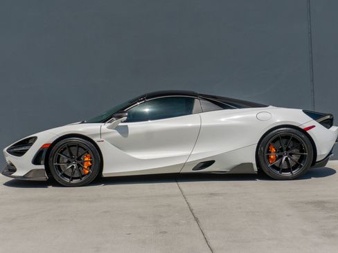 Used 2021 McLaren 720S Spider image 2