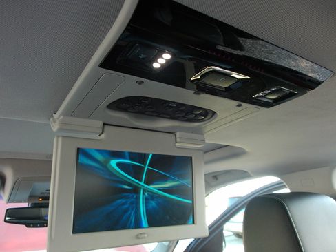 Used 2015 Chevrolet Tahoe LTZ RWD image 32