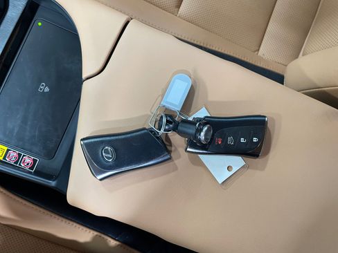 Used 2024 Lexus ES 300h w/ Premium Package image 31