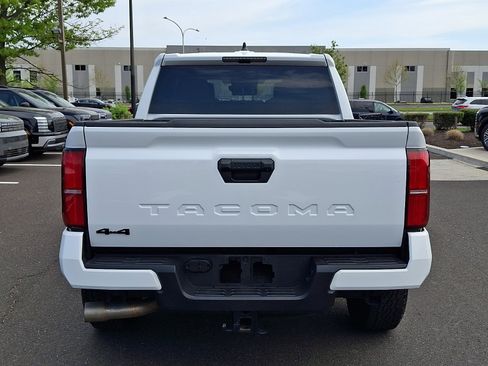 Used 2024 Toyota Tacoma TRD Off-Road AWD/4WD image 5