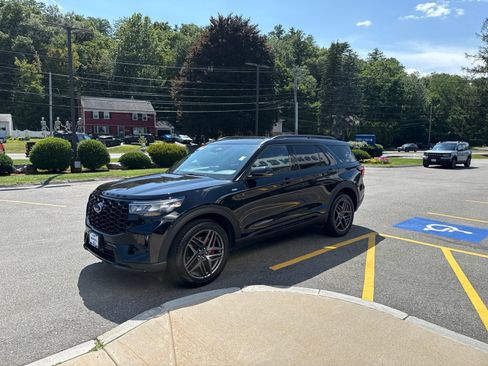 Used 2025 Ford Explorer ST-Line w/ Premium Package AWD/4WD image 4