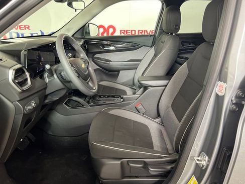 Used 2025 Chevrolet TrailBlazer LT AWD/4WD image 9