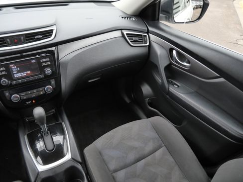 Used 2016 Nissan Rogue SV image 11