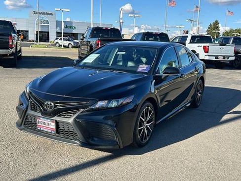 Used 2024 Toyota Camry SE image 8