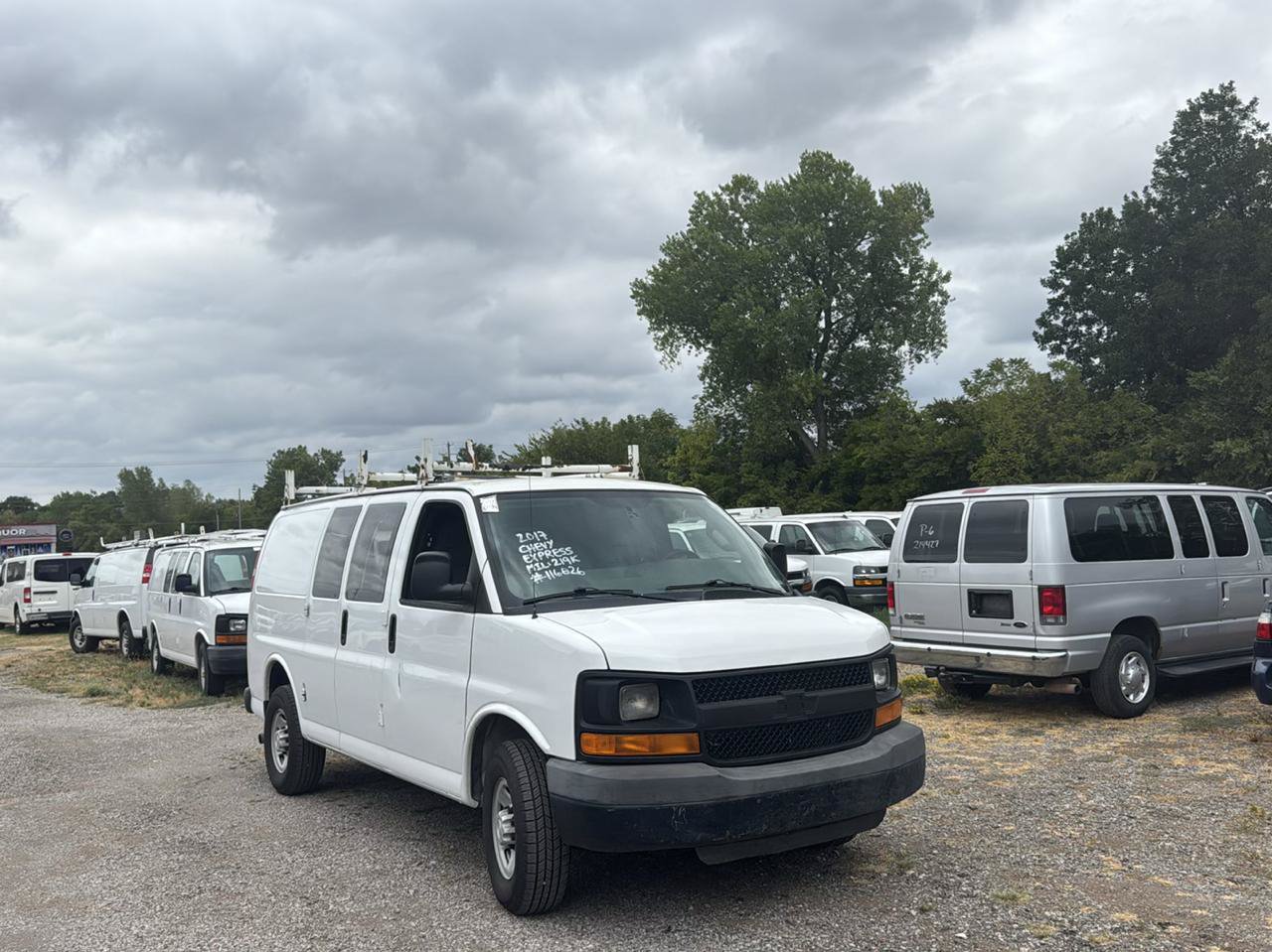 Used 2017 Chevrolet Express 2500 RWD image 5