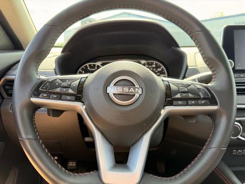 Used 2025 Nissan Altima 2.5 SR image 22