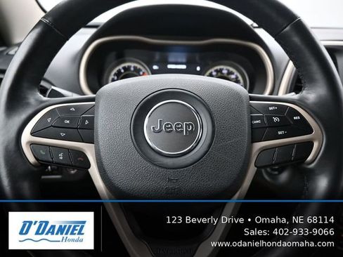 Used 2018 Jeep Cherokee Limited image 28