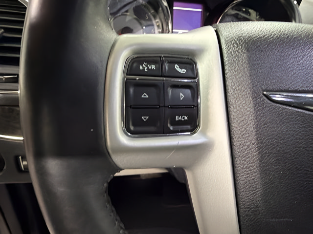 Used 2015 Chrysler Town & Country Touring FWD image 16
