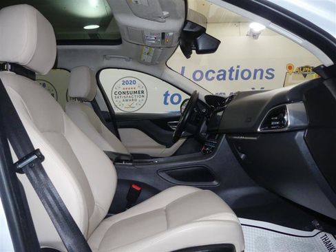 Used 2020 Jaguar F-PACE Premium image 8