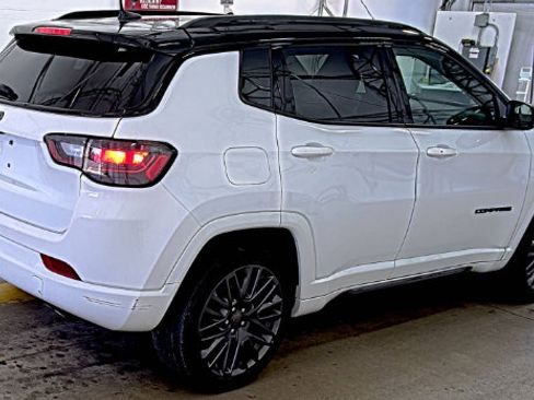 Used 2022 Jeep Compass High Altitude AWD/4WD image 3