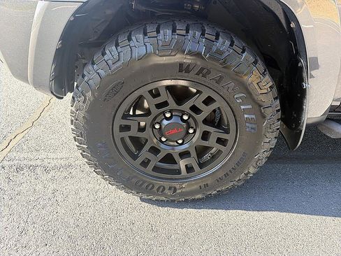 Used 2018 Toyota 4Runner SR5 Premium AWD/4WD image 8