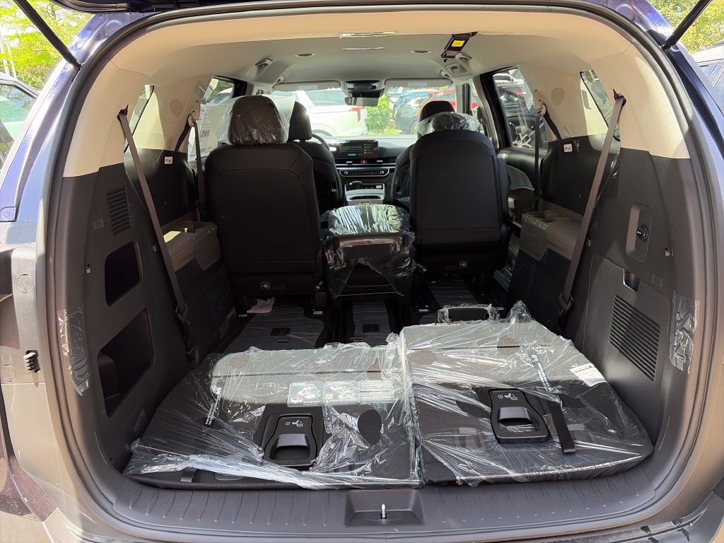 New 2026 Kia Carnival FWD image 6