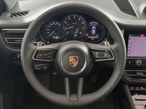 Certified 2025 Porsche Macan image 27