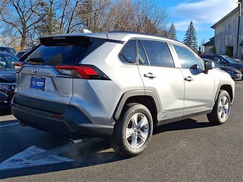 Used 2021 Toyota RAV4 XLE image 6