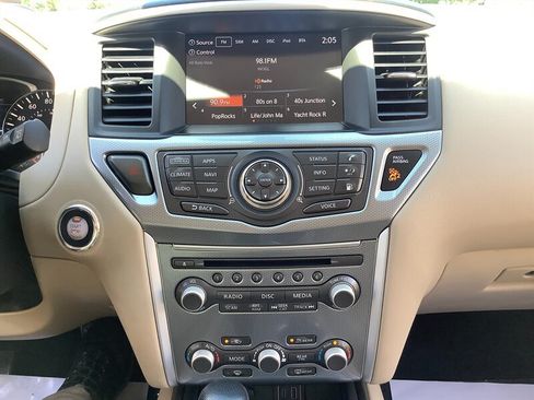 Used 2019 Nissan Pathfinder SL AWD/4WD image 19