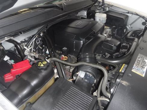 Used 2011 Cadillac Escalade Luxury image 25