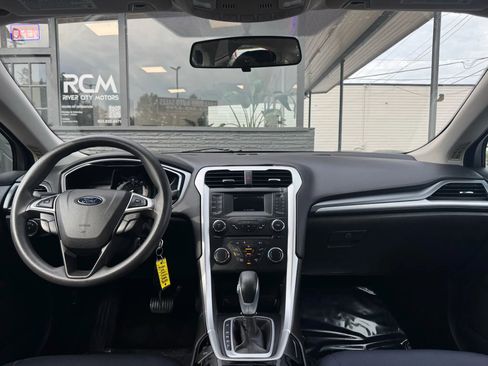 Used 2015 Ford Fusion SE image 23