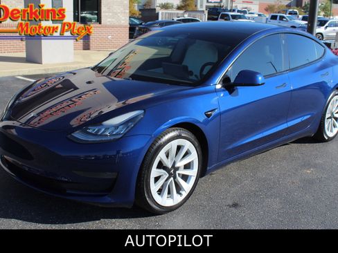 Used 2021 Tesla Model 3 Standard Range Plus image 1