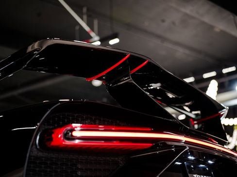 Used 2022 Bugatti Chiron Pur Sport image 23