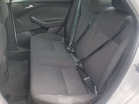 Used 2018 Ford Focus SE w/ SE Appearance Package FWD image 17