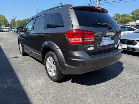 Used 2018 Dodge Journey SE w/ Connectivity Group FWD image 8