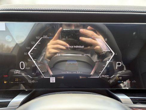 Used 2025 BMW 760i xDrive image 29