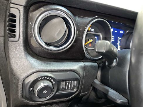 Used 2020 Jeep Wrangler Unlimited Sahara AWD/4WD image 24