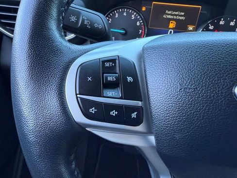 Used 2022 Ford Explorer XLT w/ Equipment Group 202A AWD/4WD image 15