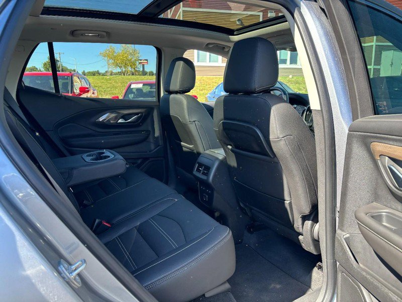 Used 2023 GMC Terrain Denali w/ Denali Premium Package AWD/4WD image 13
