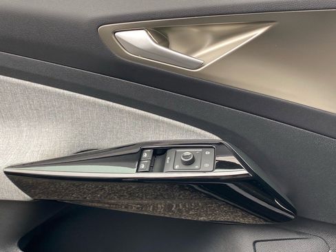 Certified 2024 Volkswagen ID.4 2WD image 17