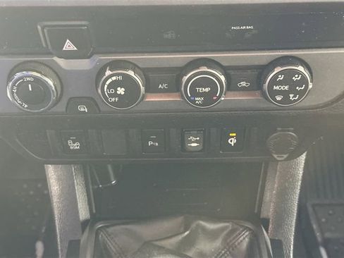 Used 2019 Toyota Tacoma TRD Sport w/ Technology Package image 10