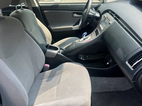 Used 2014 Toyota Prius Two FWD image 12