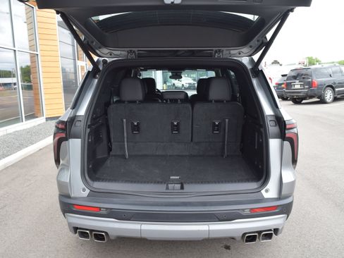 Used 2026 Chevrolet Traverse LT AWD/4WD image 8