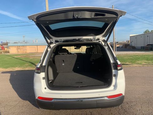 Used 2024 Jeep Grand Cherokee Laredo w/ Luxury Tech Group I image 28