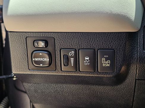 Used 2015 Toyota RAV4 Limited w/ Technology Package FWD image 49