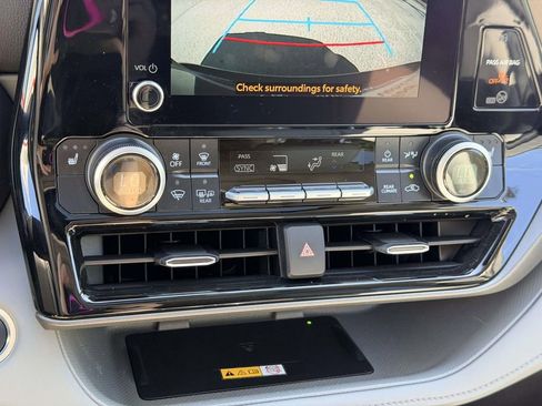 Certified 2025 Toyota Highlander XLE AWD/4WD image 5