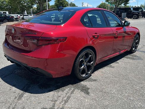 Used 2019 Alfa Romeo Giulia Ti Sport w/ Quick Order Package 22S Sport AWD/4WD image 5